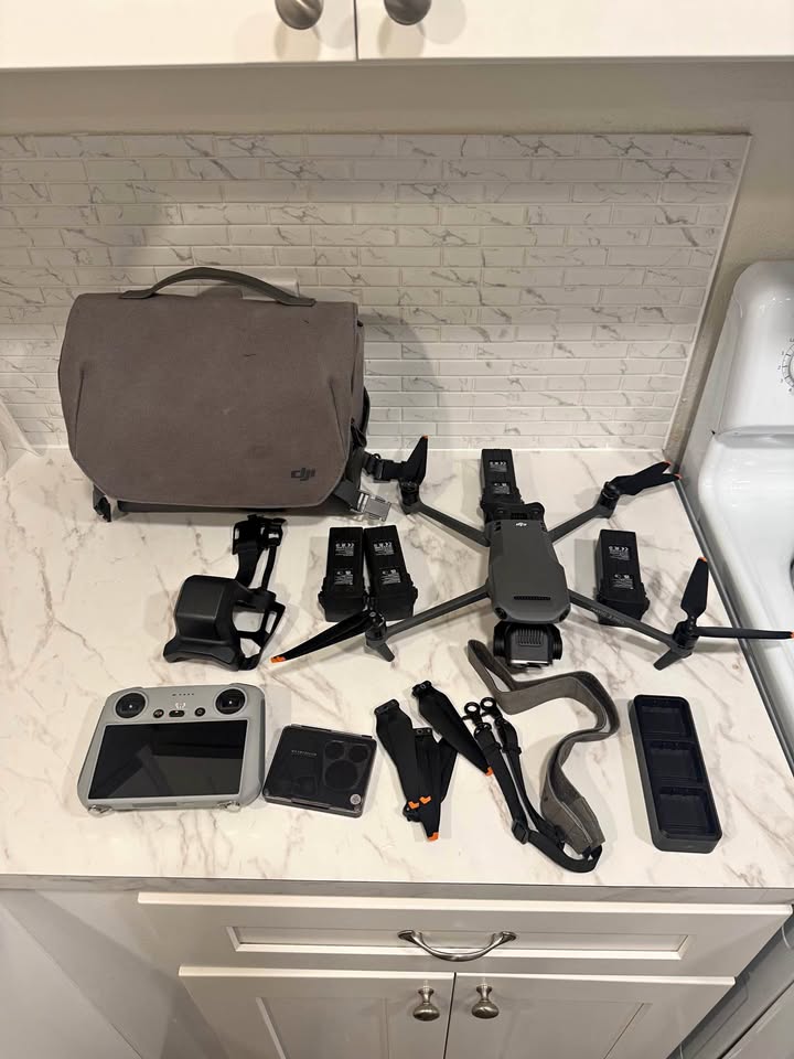 DJI Mavic 3 Pro Fly More Combo