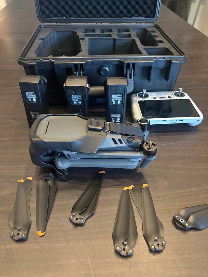 DJI mavic 3 with pro controller