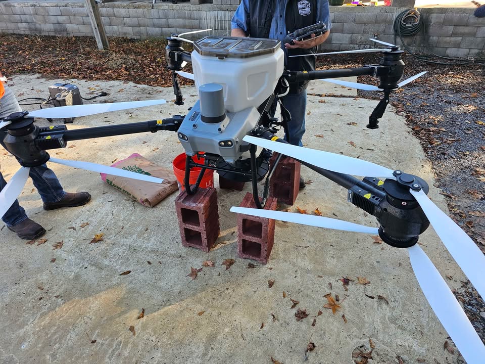 Near-New DJI Agras T50 – 4.5 Hours Total – Spreader & Sprayer Included